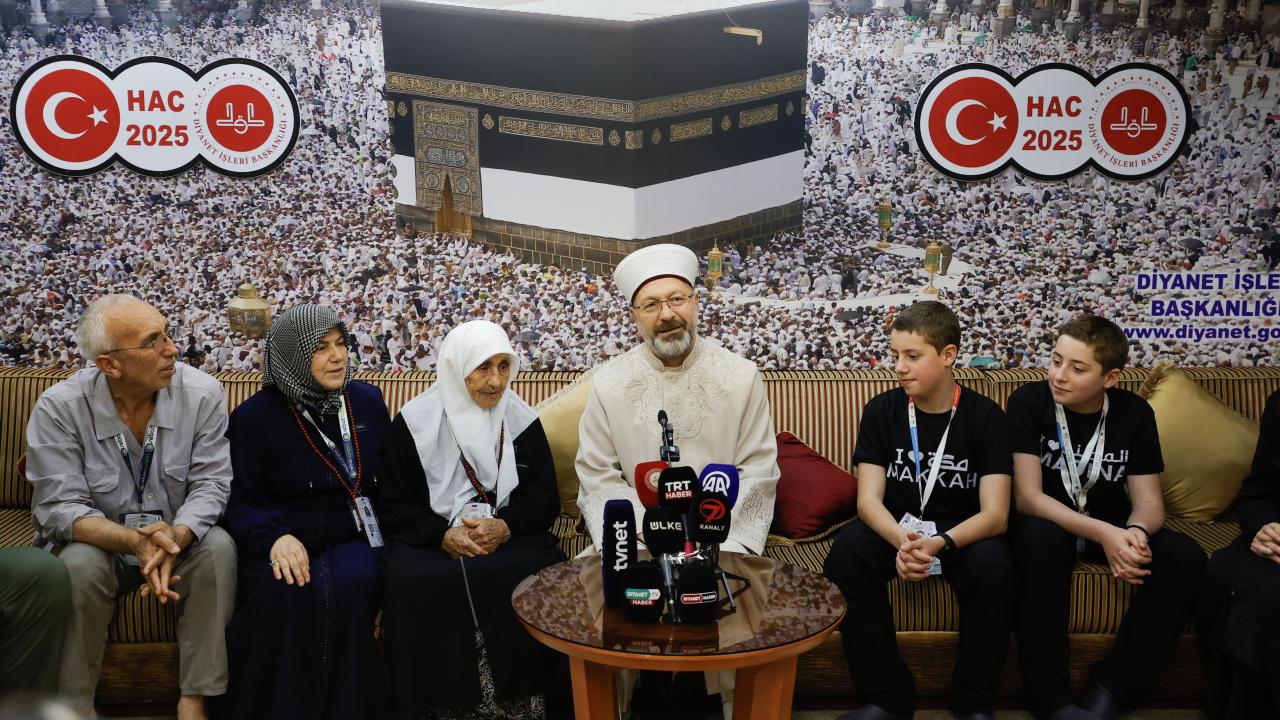 Diyanet İşleri Başkanı Erbaş, Hacı Adaylarıyla Buluştu