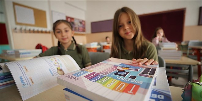MEB’den Öğretmen Yazarlara Destek: Milli Eğitim Bakanı Tekin, Öğretmen Hikayeleri Okul Kitaplarında Yer Alacak