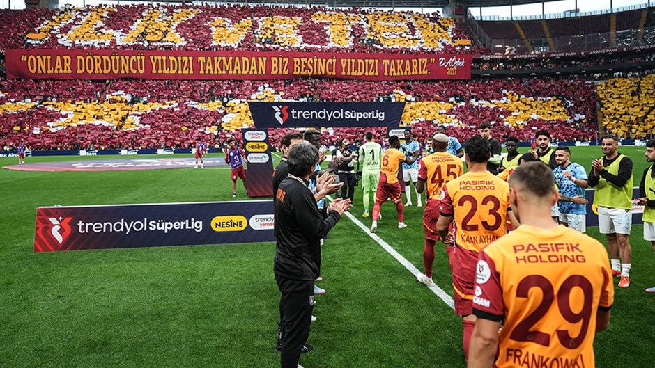 Galatasaray Şampiyonluğunu Başakşehir Alkışlarla Kutladı