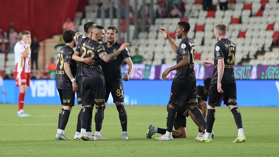 Trabzonspor Sezonu Kupasız Tamamladı: Avrupa Kupaları Hedefi Kaçtı