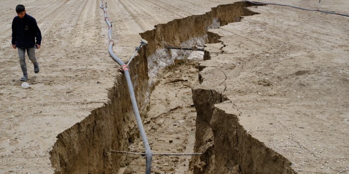 Konya'da Yağışla Yol Yarıldı: Karapınar'da Ulaşım Aksadı
