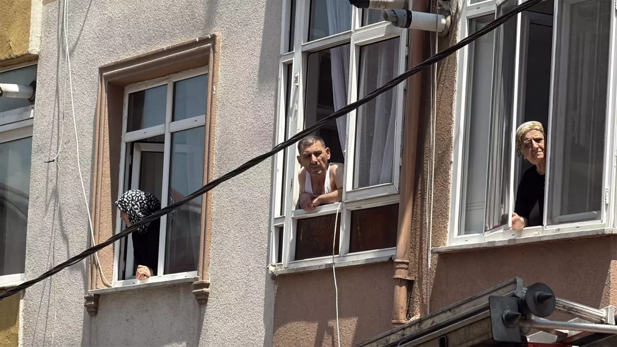 Kağıthane'de Ev Yangını: Aklı Dengesi Bozuk Şahıs Gözaltına Alındı
