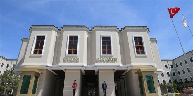 İstanbul ve Adana'da Belediye Başkanları Görevden Uzaklaştırıldı