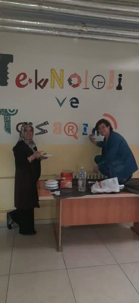 Akşehir Bahçelievler Ortaokulu Koridorları Temalı Tasarımlarla Yenilendi