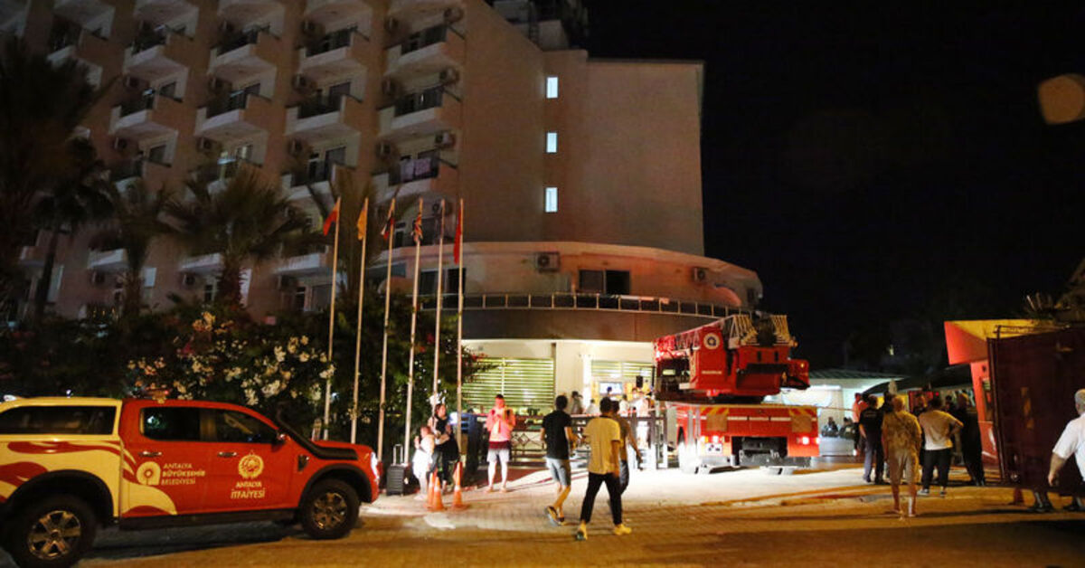 Antalya Alanya'da Otelde Yangın: 2 Kişi Hastaneye Kaldırıldı