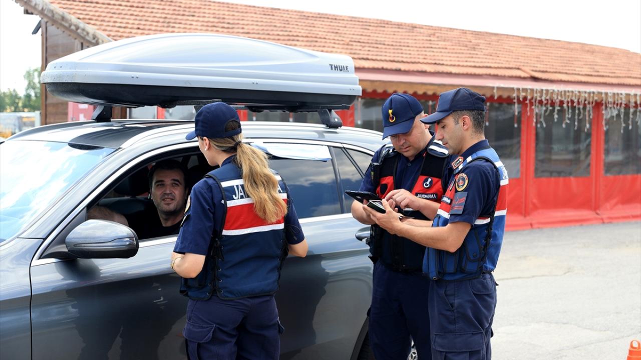 Gurbetçilere Kapıkule'de Jandarma Desteği: Güvenli Seyahat Sağlanıyor