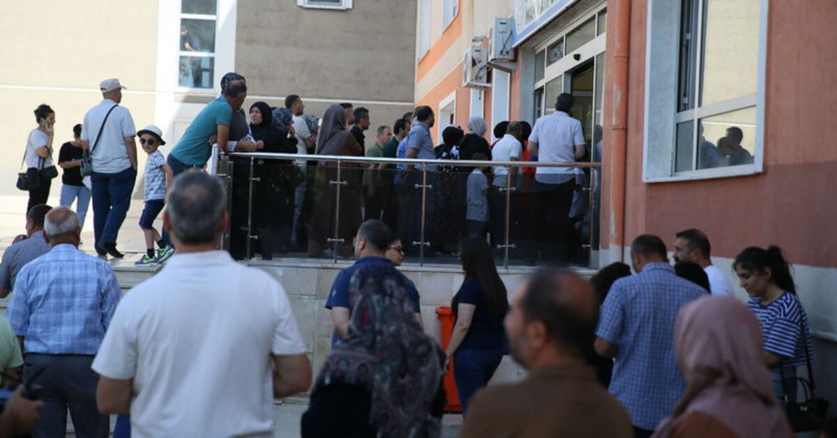 LGS İlk Oturumu Başladı: 8. Sınıf Öğrencileri Ter Döktü