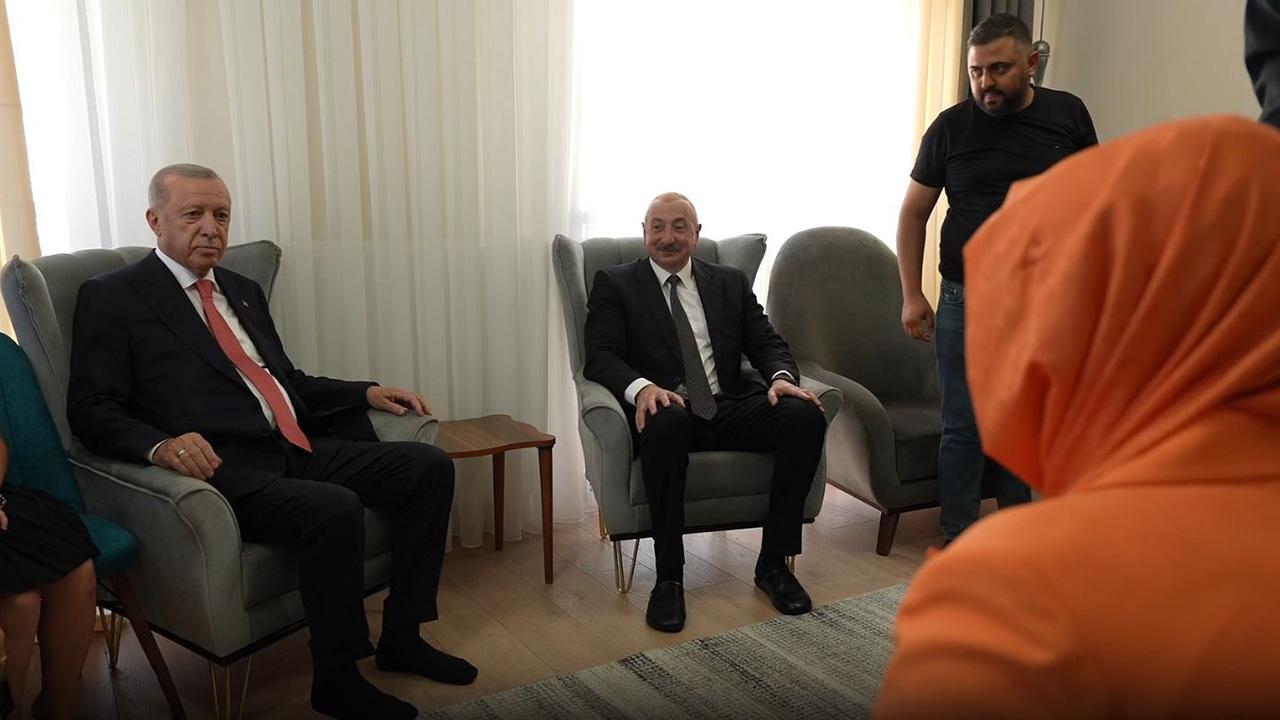 Cumhurbaşkanı Erdoğan ve Aliyev Kahramanmaraş'ta Depremzede Aileyi Ziyaret Etti