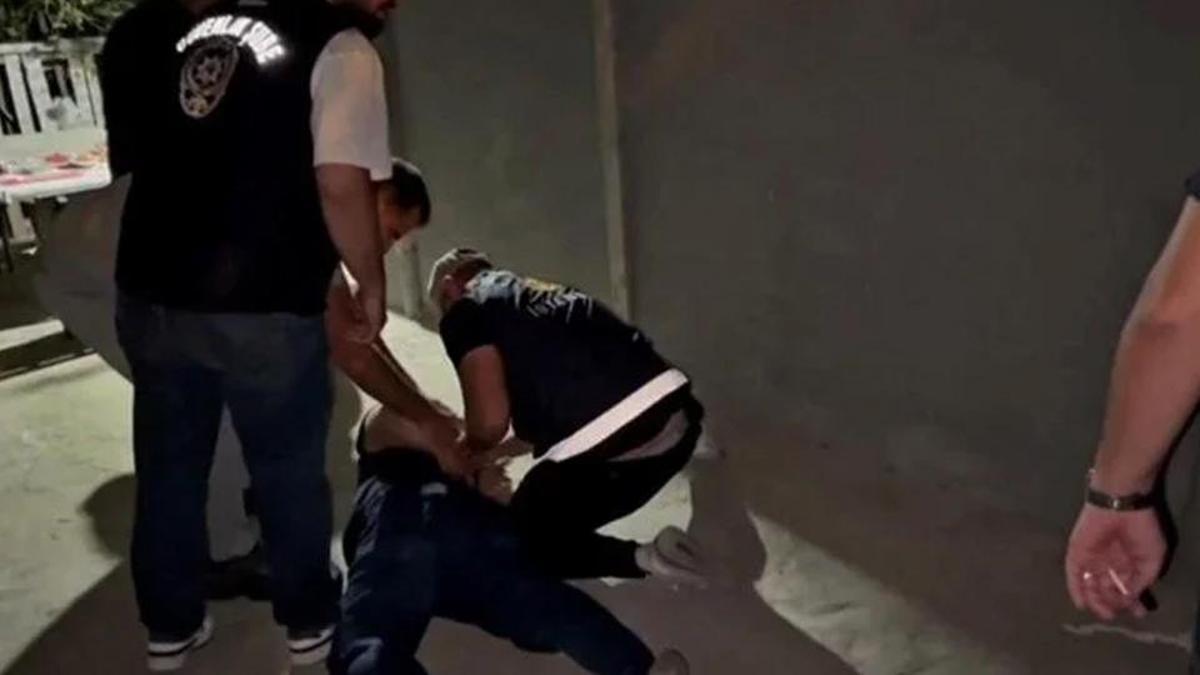 Karikatür Soruşturmasında 4 Şüpheli Tutuklandı, 2 Kişi Aranan Şahıs