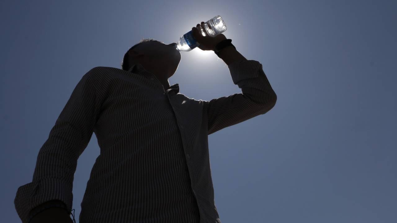 Aşırı Sıcaklarda Sıvı Tüketimi ve Beslenme Uyarısı