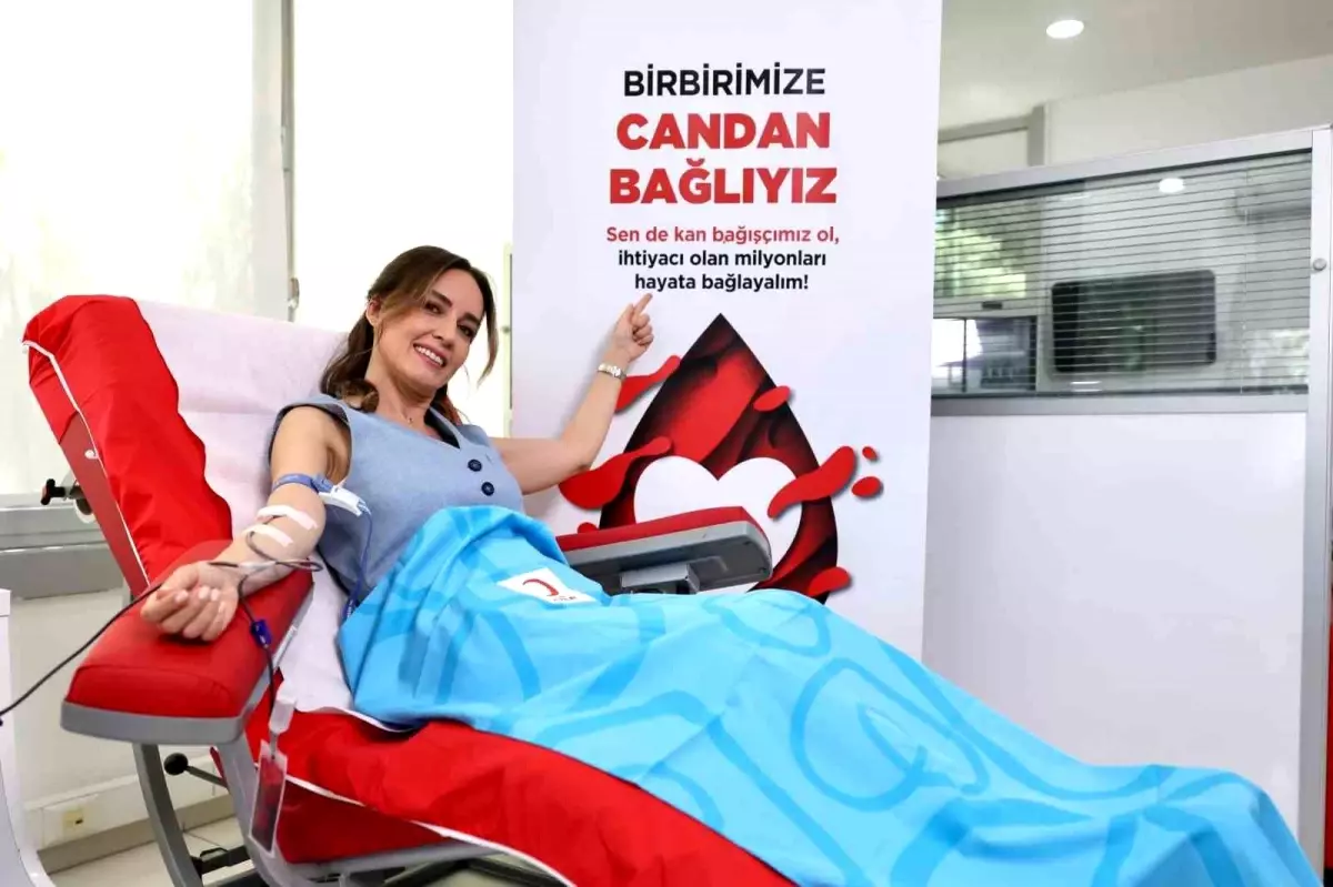 Ünlüler Kızılay Kan Bağışı Kampanyasına Destek Veriyor