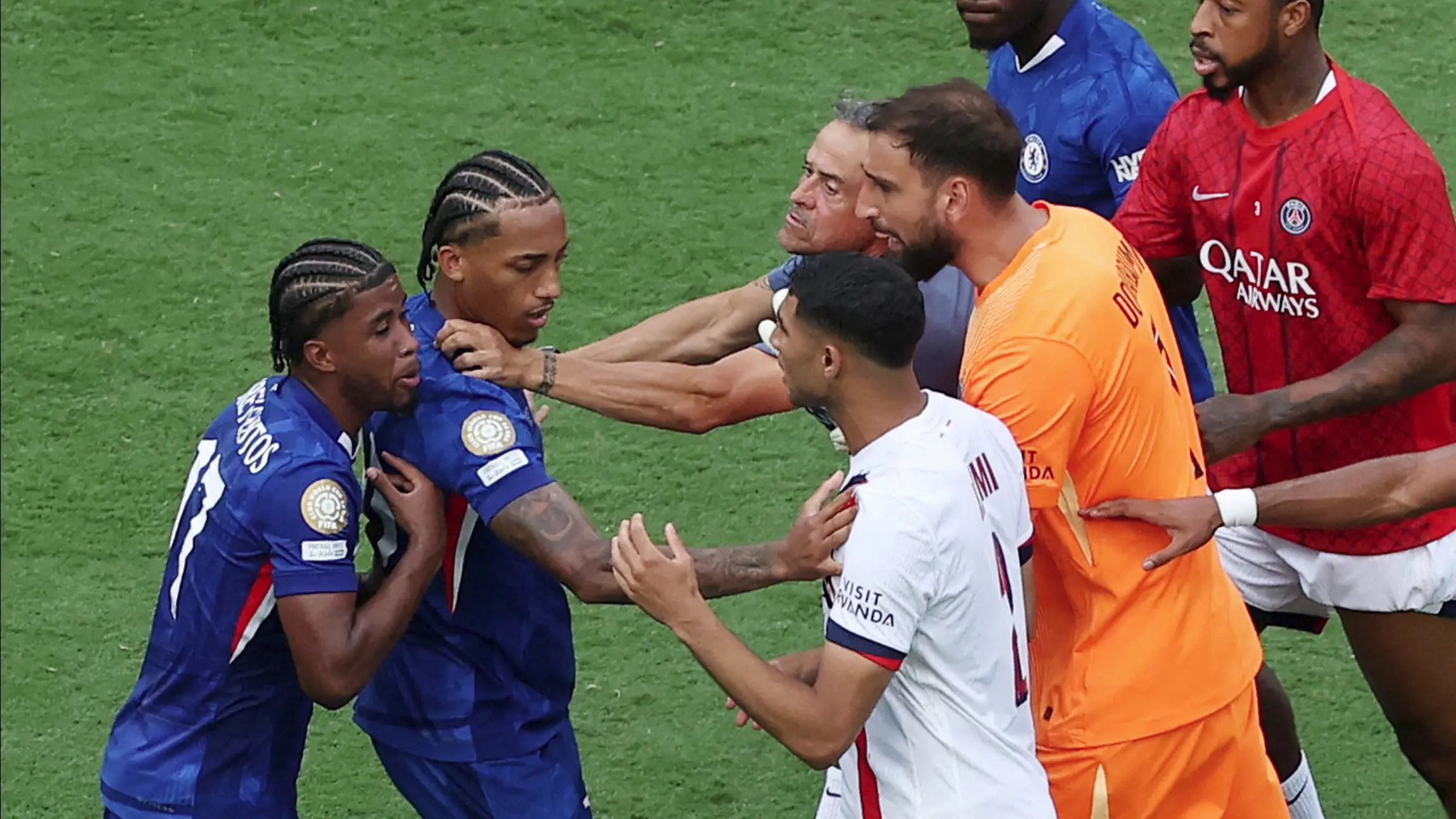 Kulüpler Dünya Kupası Finalinde Saha Kavgası: Luis Enrique'den Skandal Hareket