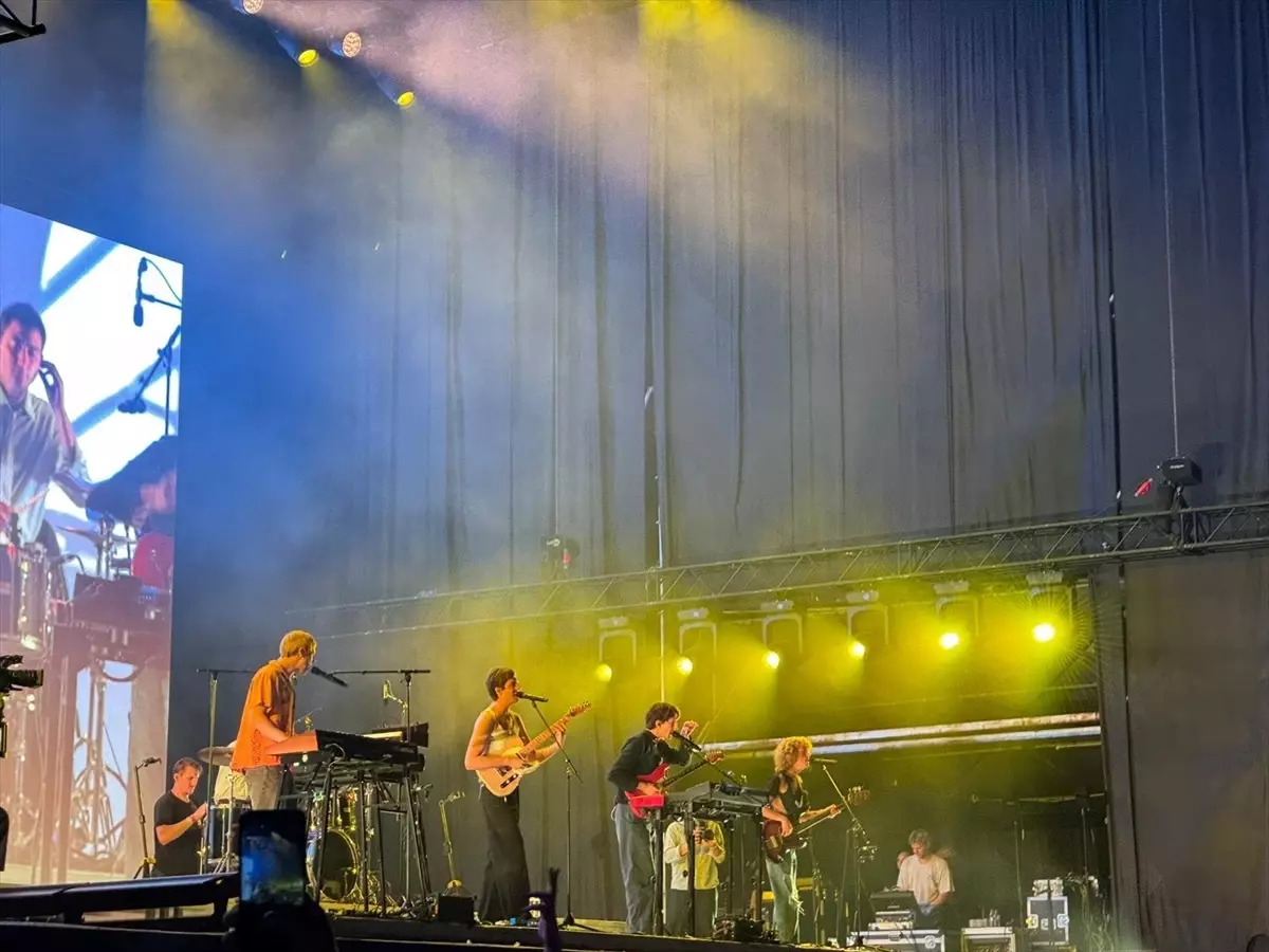 Parcels İstanbul'da Enerjik Bir Konserle Sahne Aldı