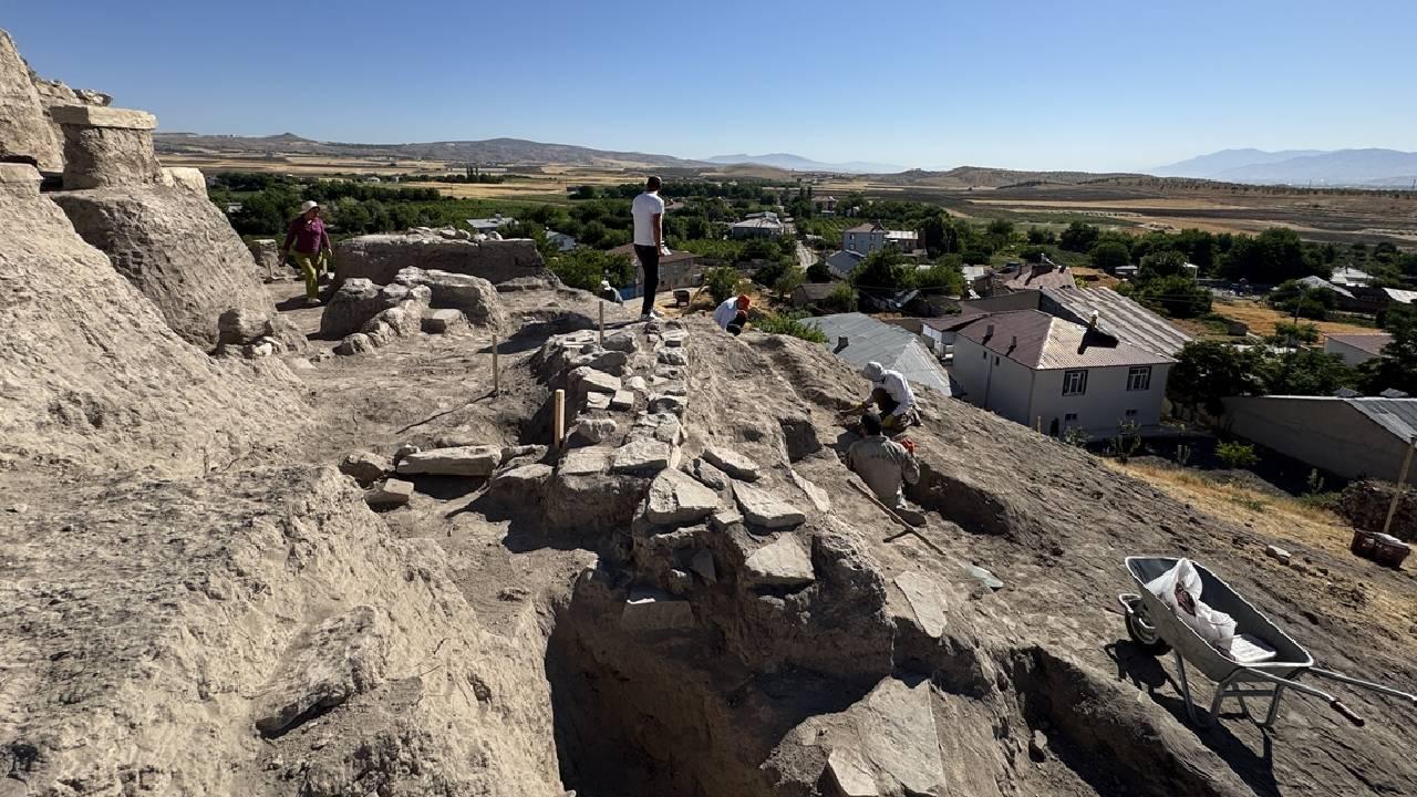 Elazığ'da 6 Bin Yıllık Tapınak Alanı Keşfedildi