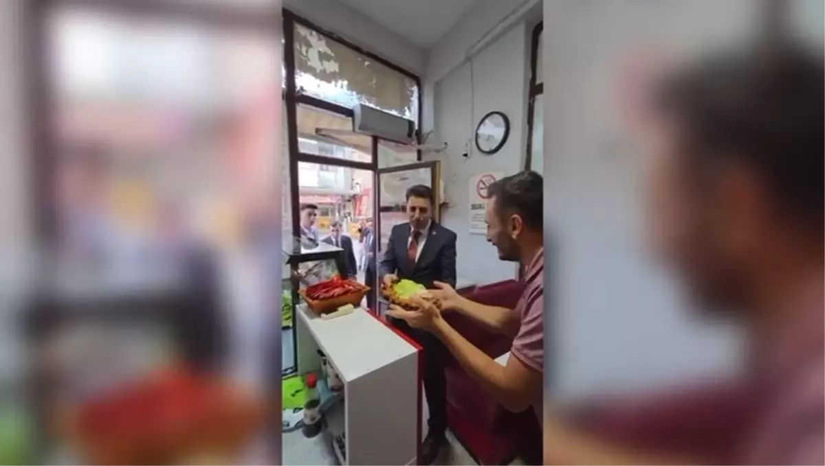 Tunceli Valisi Aygöl'den Esnafa Marul Sürprizi