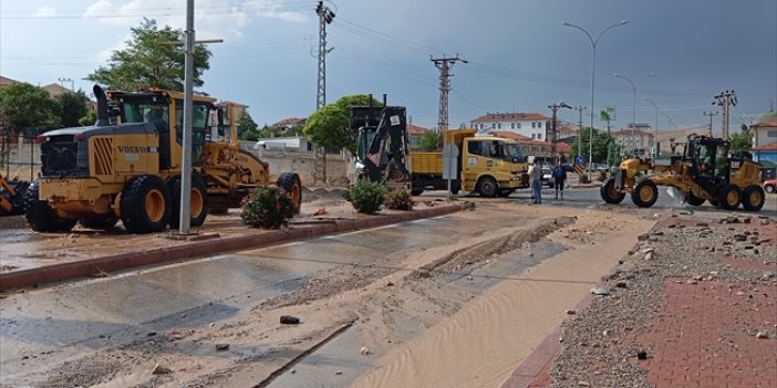 Konya'da Sağanak Yağış Hayatı Olumsuz Etkiledi