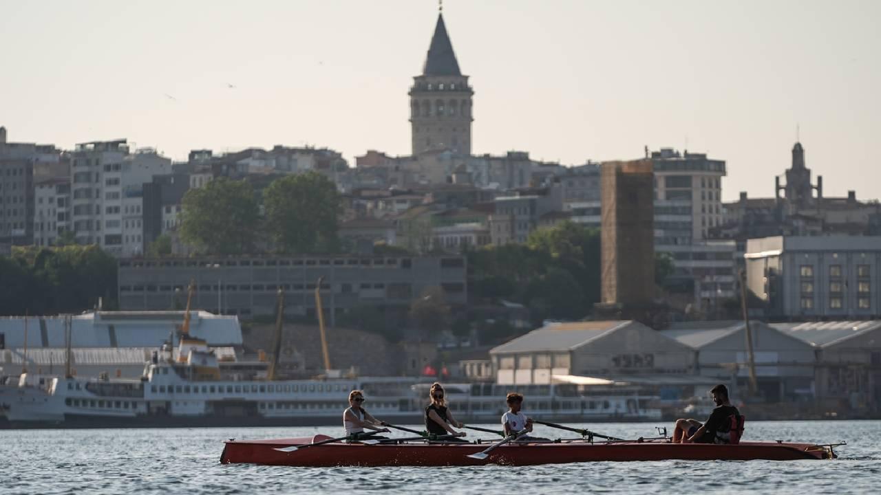 Haliç'te Kürek Sporuna İlgi Artıyor