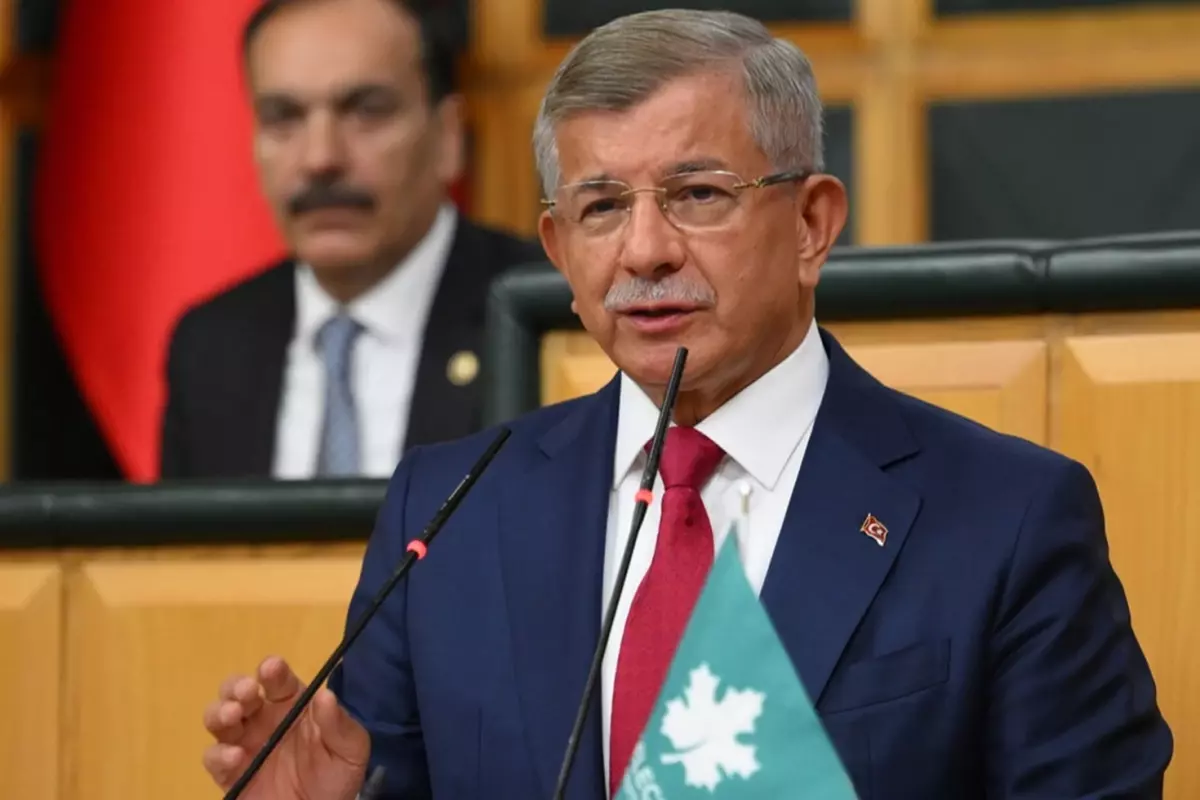 Ahmet Davutoğlu'ndan Milletvekili İstifalarına Tepki: 