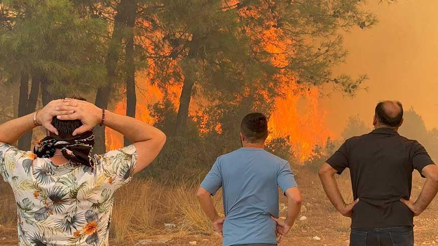 Antalya ve Diğer Bölgelerde Orman Yangınları: Devam Eden Müdahaleler