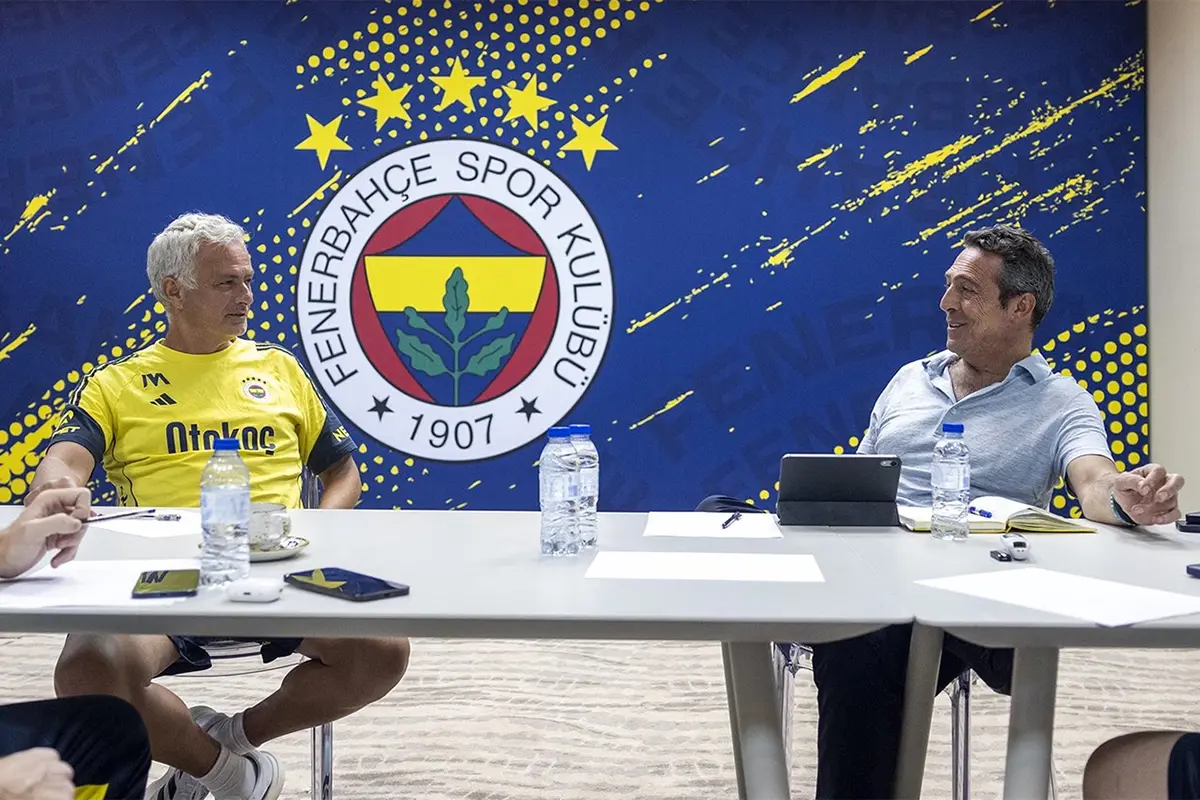 Fenerbahçe, Mourinho'nun İstediği Sol Kanat Transferini Tamamladı: 15 Milyon Euro'luk Operasyon